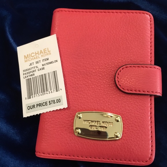 Michael Kors Leather Passport Case - Picture 1 of 4